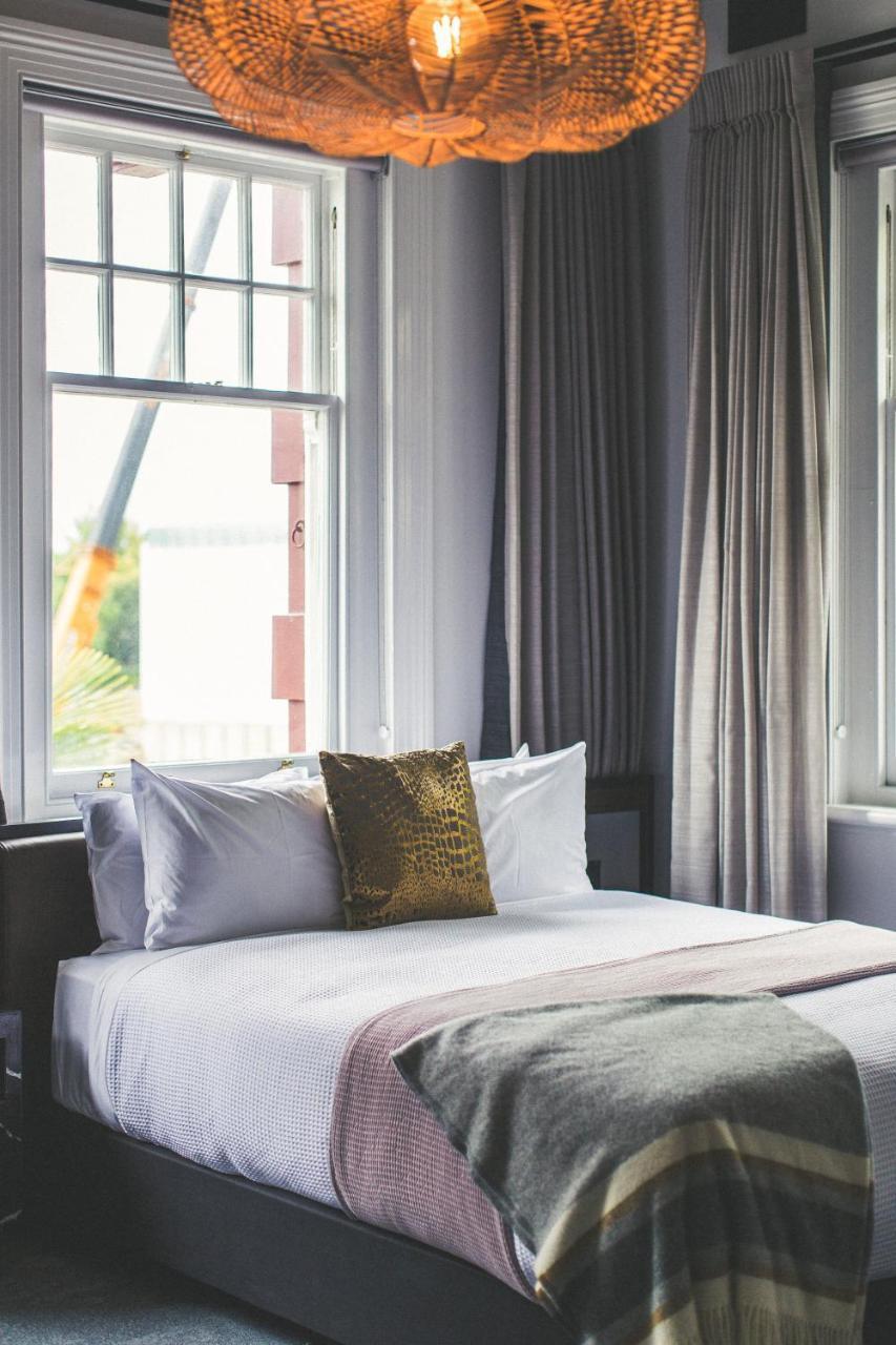 Clarence Boutique Hotel Тауранга Екстериор снимка